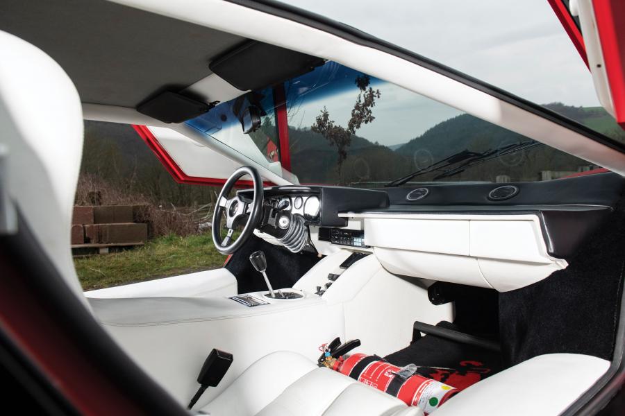 Интерьер Lamborghini Countach LP500 S 1984 года  (фото 14 из 34)